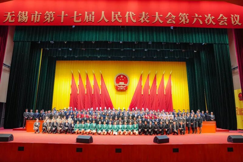 学校学子助力两会“零距离”