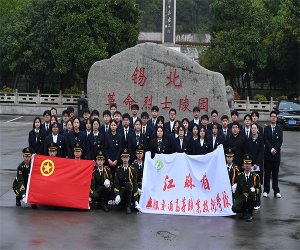 学校团委开展“清明祭英烈 共铸中华魂”主题团日活动